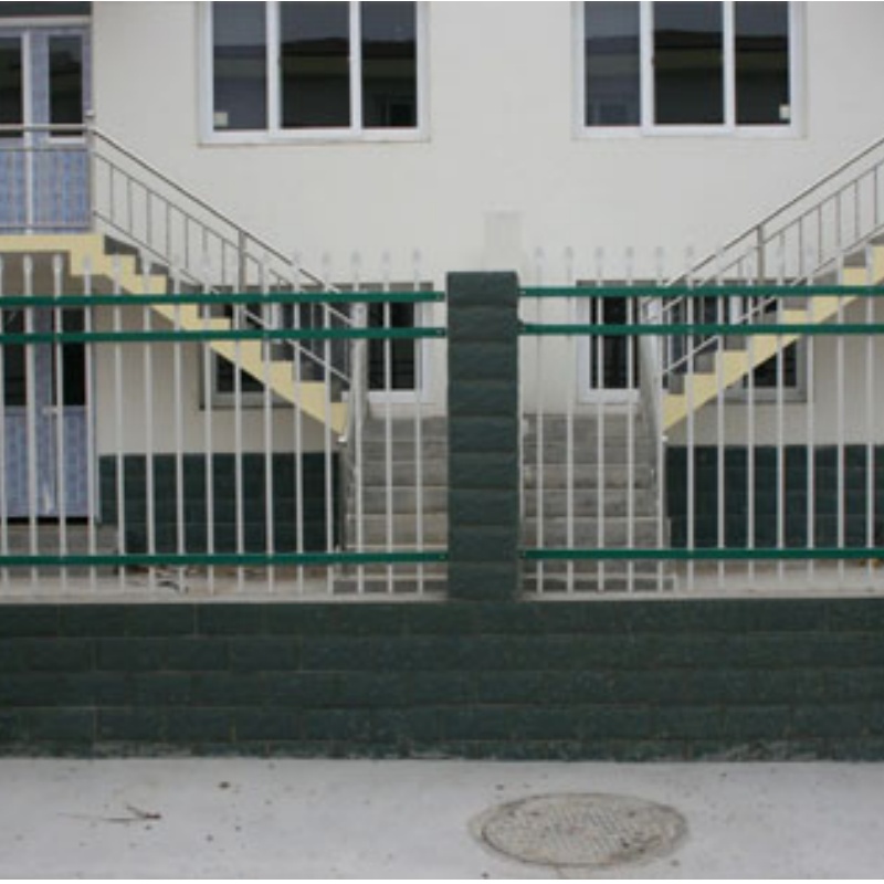 Custom Sizes Metal Balustrade Garden Outdoor Decking Patio Handrails Aluminum Stainless Steel Railing Glass Handrail Decking Balcony Balustrade